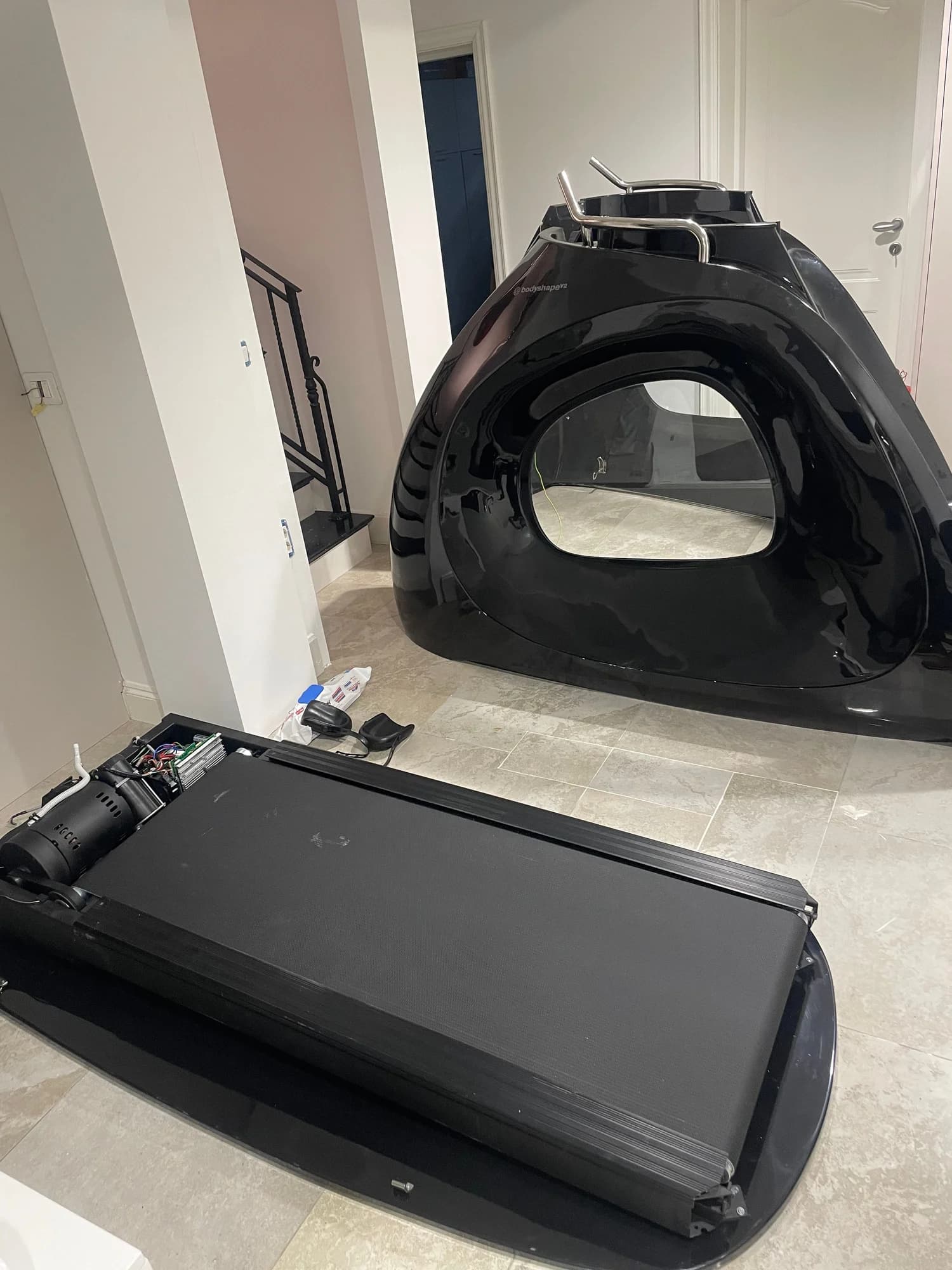 Profesionalna infra naprava v fitnes centru